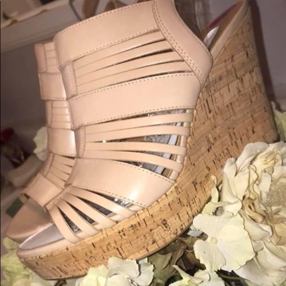 Cute tan heals brand new ! - Picture 2 of 2